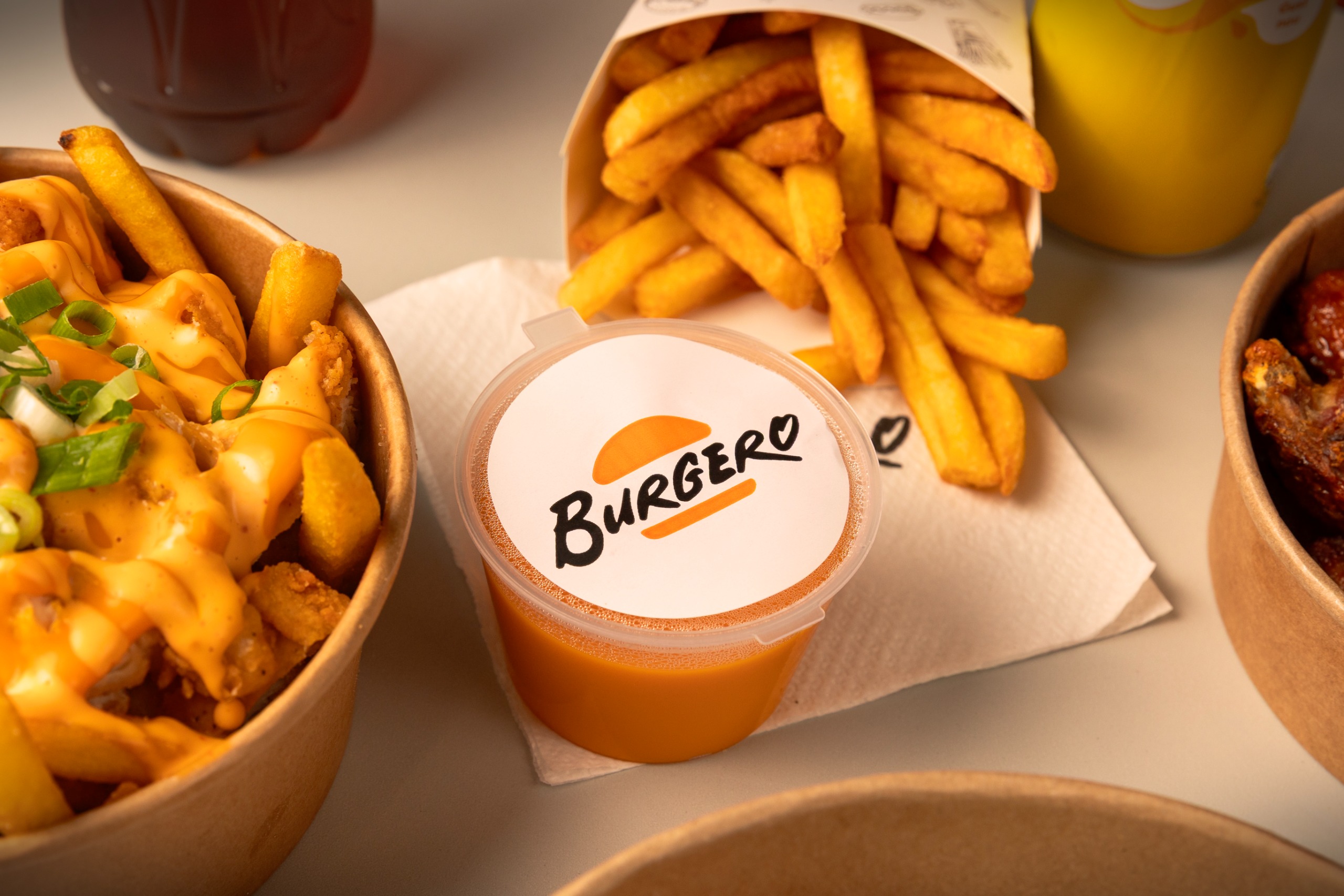 Sosul signature Burgero, preparat proaspăt în fiecare zi